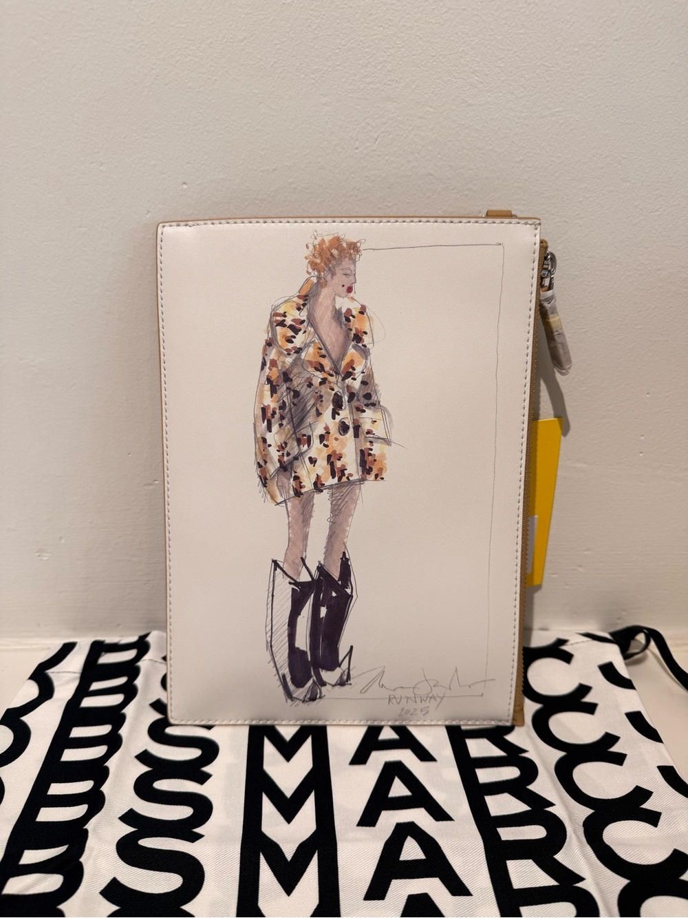 NWT Marc Jacobs THE RUNWAY ILLUSTRATION WRISTLET- camel